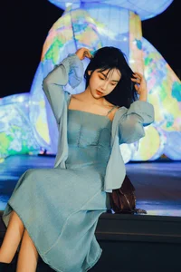 Elegant Moonlight Photography: YiTuYu Art Language Vol.9152 featuring Model Jian Xiao Cheng (44 High-Quality Images)-14