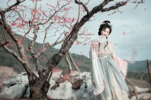 Spring Muse in Hanfu YiTuYu Art Language Vol.8879 Da Wai Wai Ge-0