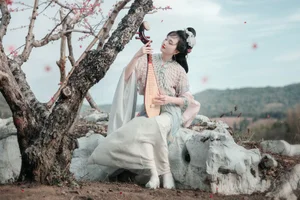 Spring Muse in Hanfu YiTuYu Art Language Vol.8879 Da Wai Wai Ge-8