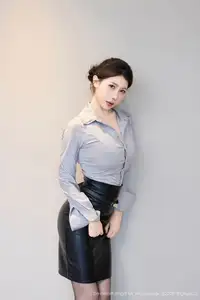 XiuRen No.10604: Yi Tian Tian's Seductive Charm in Elegant Office Attire-12