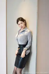 XiuRen No.10604: Yi Tian Tian's Seductive Charm in Elegant Office Attire-6