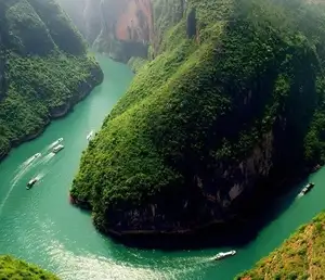 Tu San Gorge's Emerald Ribbon: Nho Que River's Breathtaking Beauty in Ha Giang Awaits Your Unforgettable Journey.-4