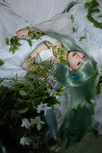 Ethereal Nature Portrait Photography: Duo Jin Sha Yu Zui Li in Art Language Vol.9287 – Aesthetic Moss-Inspired Fashion Editorial-6