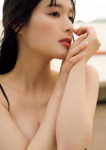 Kurea Hazuki: Alluring Grace in Purple Bikini, Unveiling Natural Beauty-4