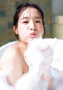 Kurea Hazuki: Alluring Grace in Purple Bikini, Unveiling Natural Beauty-9