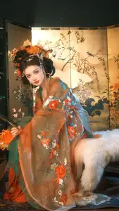 Lin Yi Lan: Captivating Classical Beauty in YiTuYu Vol.8585 Artistic Collection-6