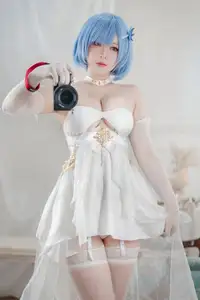 Coser Ban Ban Zi: Azur Lane Chapayev in White Knight's Melody Dress - Enchanting Beauty-20