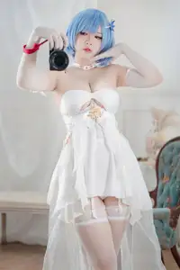 Coser Ban Ban Zi: Azur Lane Chapayev in White Knight's Melody Dress - Enchanting Beauty-0