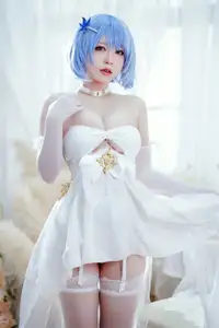 Coser Ban Ban Zi: Azur Lane Chapayev in White Knight's Melody Dress - Enchanting Beauty-16