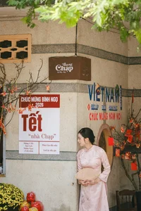 Experience the Charm of Hanoi Spring: Traditional Ao Dai Fashion in the Heart of Vietnam's Capital-18