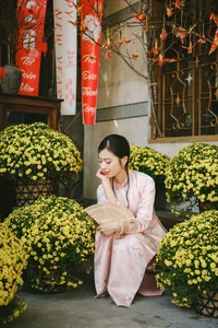 Experience the Charm of Hanoi Spring: Traditional Ao Dai Fashion in the Heart of Vietnam's Capital-11