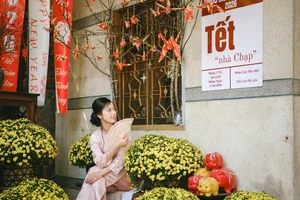 Experience the Charm of Hanoi Spring: Traditional Ao Dai Fashion in the Heart of Vietnam's Capital-13