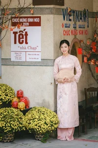 Experience the Charm of Hanoi Spring: Traditional Ao Dai Fashion in the Heart of Vietnam's Capital-9