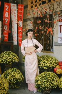 Experience the Charm of Hanoi Spring: Traditional Ao Dai Fashion in the Heart of Vietnam's Capital-15