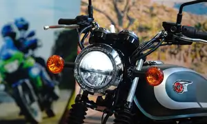 Kawasaki W230: Captivating Retro Motorcycle, Every Detail Shines, Priced at 125 Million VND-1