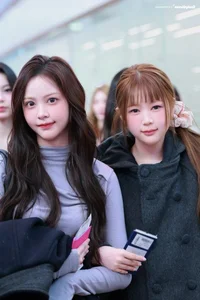 Hearts2Hearts 5th Gen Group Debuts Bold New Hair Colors and Edgy Visuals - View-4