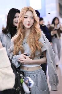 Hearts2Hearts 5th Gen Group Debuts Bold New Hair Colors and Edgy Visuals - View-6