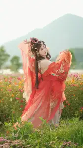 Ethereal Beauty: Xiao Shang Guan in Traditional Attire Amidst Gesang Flowers - YiTuYu Vol.8642-13