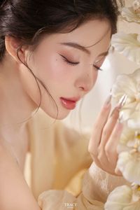 Classical Woman: Ethereal Mythological Beauty in Art Photography-8