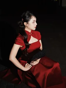 MC Vu Phuong Thao stuns in a vibrant red modern Ao Dai, celebrating contemporary elegance-4