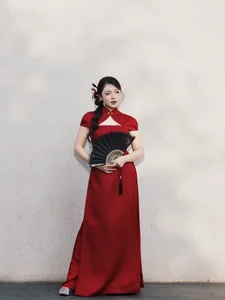 MC Vu Phuong Thao stuns in a vibrant red modern Ao Dai, celebrating contemporary elegance-0
