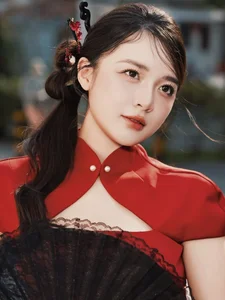 MC Vu Phuong Thao stuns in a vibrant red modern Ao Dai, celebrating contemporary elegance-3