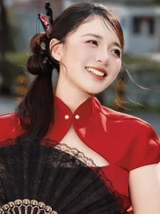 MC Vu Phuong Thao stuns in a vibrant red modern Ao Dai, celebrating contemporary elegance-8