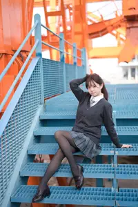 YiTuYu Vol.8824: Xiao Yi Schoolgirl Charm in Urban Setting - Captivating Youthful Elegance-15