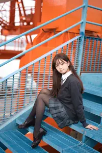 YiTuYu Vol.8824: Xiao Yi Schoolgirl Charm in Urban Setting - Captivating Youthful Elegance-29