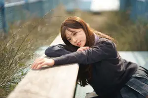 YiTuYu Vol.8824: Xiao Yi Schoolgirl Charm in Urban Setting - Captivating Youthful Elegance-11