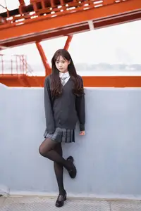 YiTuYu Vol.8824: Xiao Yi Schoolgirl Charm in Urban Setting - Captivating Youthful Elegance-22