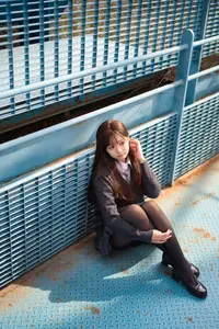 YiTuYu Vol.8824: Xiao Yi Schoolgirl Charm in Urban Setting - Captivating Youthful Elegance-10