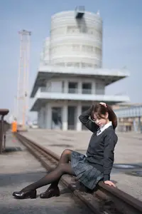 YiTuYu Vol.8824: Xiao Yi Schoolgirl Charm in Urban Setting - Captivating Youthful Elegance-23