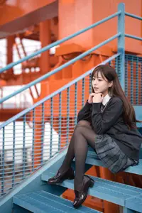 YiTuYu Vol.8824: Xiao Yi Schoolgirl Charm in Urban Setting - Captivating Youthful Elegance-6