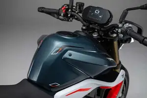 Unveiling the Benelli TNT 550 2026: A New Naked-Bike Masterpiece Debuting Soon. Will Vietnam Embrace This Exciting Launch?-4