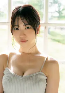 Suzuhara Riko: Radiant Smile On Green Grass Soft Warm Moments Of A Japanese Girl-14