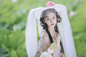 Enchanting Grace: Yi Ming in Hanfu Amidst Lotus Pond | YiTuYu Vol.8804-12