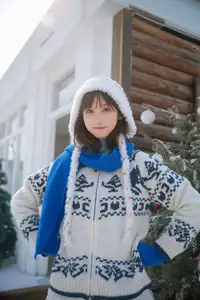 Cozy Winter Charm: Pao Pao Xiao Mie's Warmth Amidst the Snow Vol.8544-0