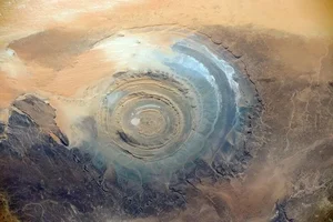 Discover the Eye of the Sahara: The Mysterious Richat Structure, a Breathtaking Geological Wonder Hidden Deep Within the Mauritanian Desert Sands-7