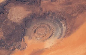 Discover the Eye of the Sahara: The Mysterious Richat Structure, a Breathtaking Geological Wonder Hidden Deep Within the Mauritanian Desert Sands-6