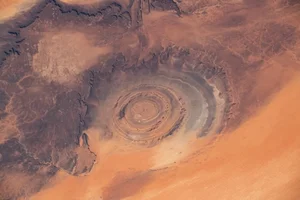 Discover the Eye of the Sahara: The Mysterious Richat Structure, a Breathtaking Geological Wonder Hidden Deep Within the Mauritanian Desert Sands-10