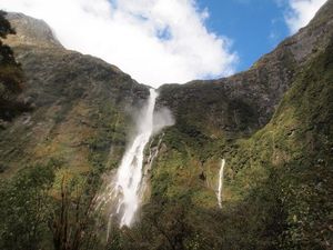 Sutherland Falls New Zealand: Majestic Natural Masterpiece in Fiordland National Park, an Unforgettable Tourist Destination-0