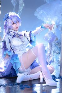 Dive into Wuthering Waves: Zouluyiao Zly's Enchanting Cantarella Cosplay - A Magical Frozen World Experience-9