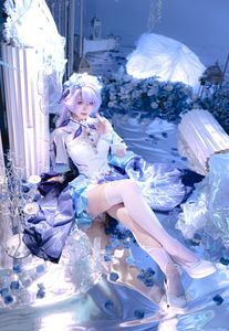 Dive into Wuthering Waves: Zouluyiao Zly's Enchanting Cantarella Cosplay - A Magical Frozen World Experience-2