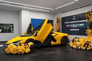 Lamborghini Revuelto: The Revolutionary V12 Plug-In Hybrid Supercar Redefining Italian Luxury and High-Performance Engineering-10