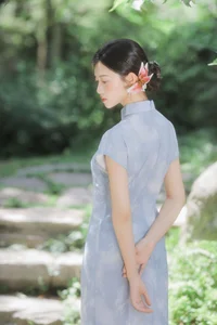 Modern Muse: The Captivating Cool Chinese Aesthetics of Tong Xuan Qi-24