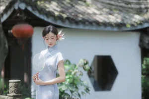 Modern Muse: The Captivating Cool Chinese Aesthetics of Tong Xuan Qi-29