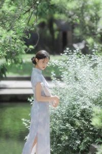 Modern Muse: The Captivating Cool Chinese Aesthetics of Tong Xuan Qi-14