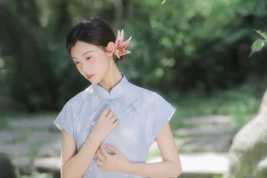 Modern Muse: The Captivating Cool Chinese Aesthetics of Tong Xuan Qi-19