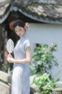 Modern Muse: The Captivating Cool Chinese Aesthetics of Tong Xuan Qi-31